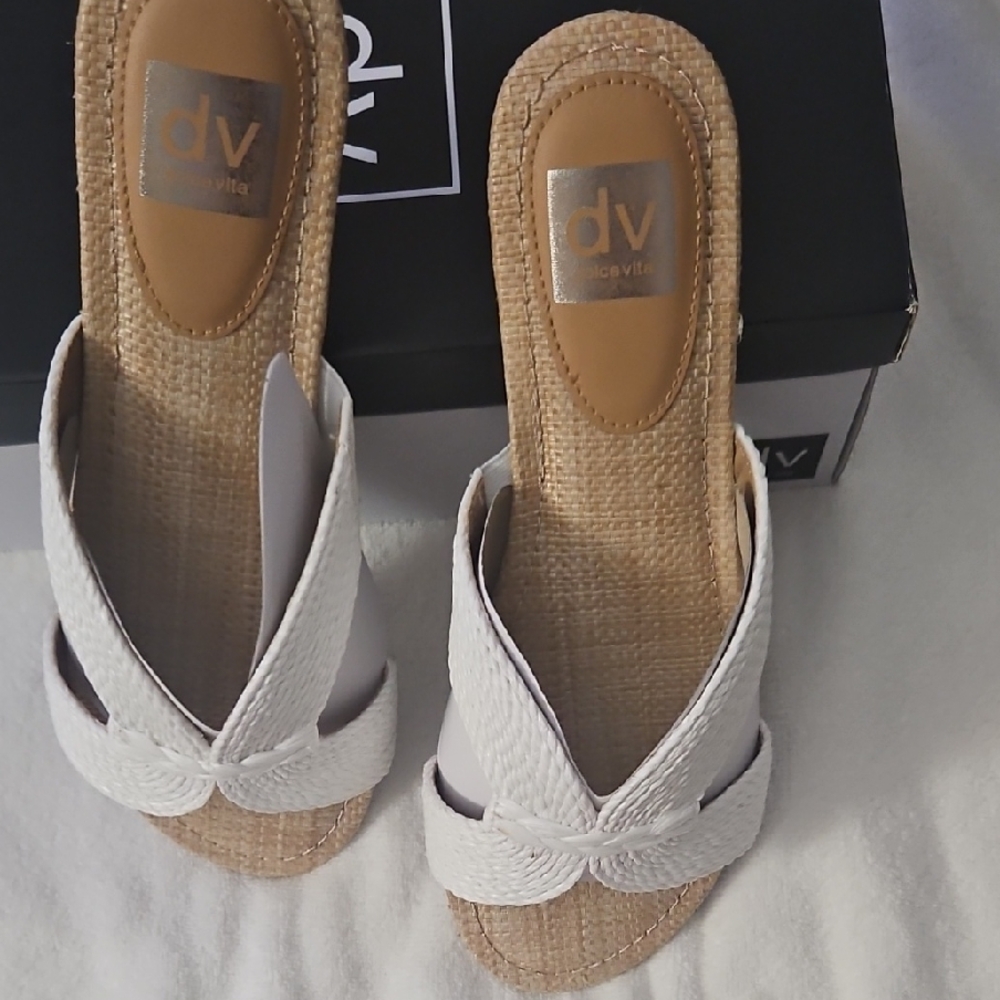 DV by Dolce Vita White Flat Sandals -Women - Size 10